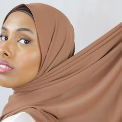 HIJAB MED MAGNET - Silk Chiffong - brun