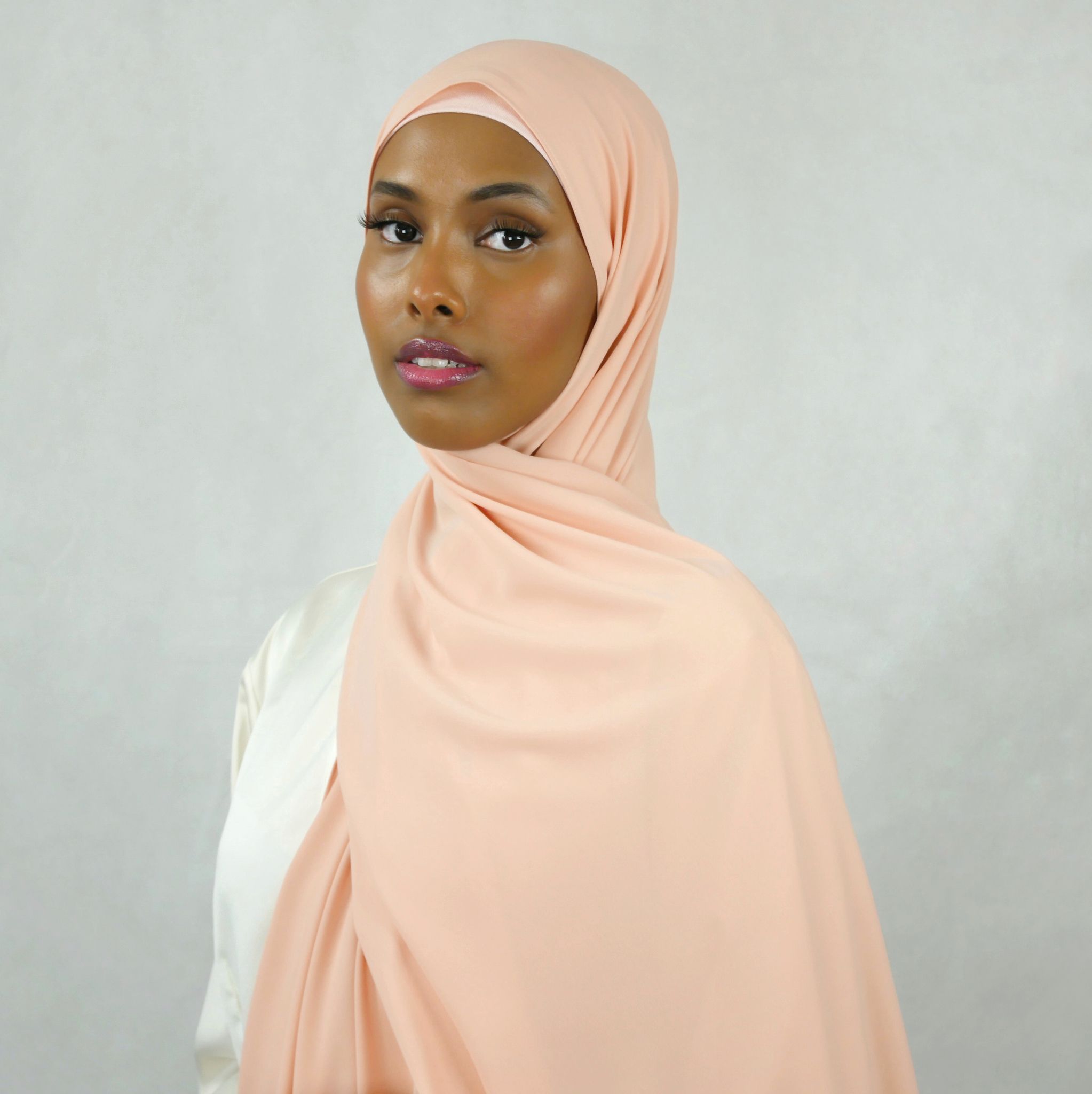 HIJAB MED MAGNET - Silk Chiffong - peach