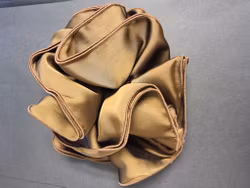 Uplifting Oversized Satin Scrunchie – volym, glans och skonsam stadga