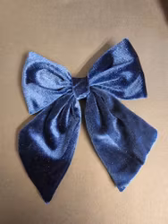 Hårklämma med sammetsrosett – tidlös elegans för alla frisyrer