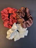 3-pack Satin Scrunchies – Vit, Brun & Burgundy