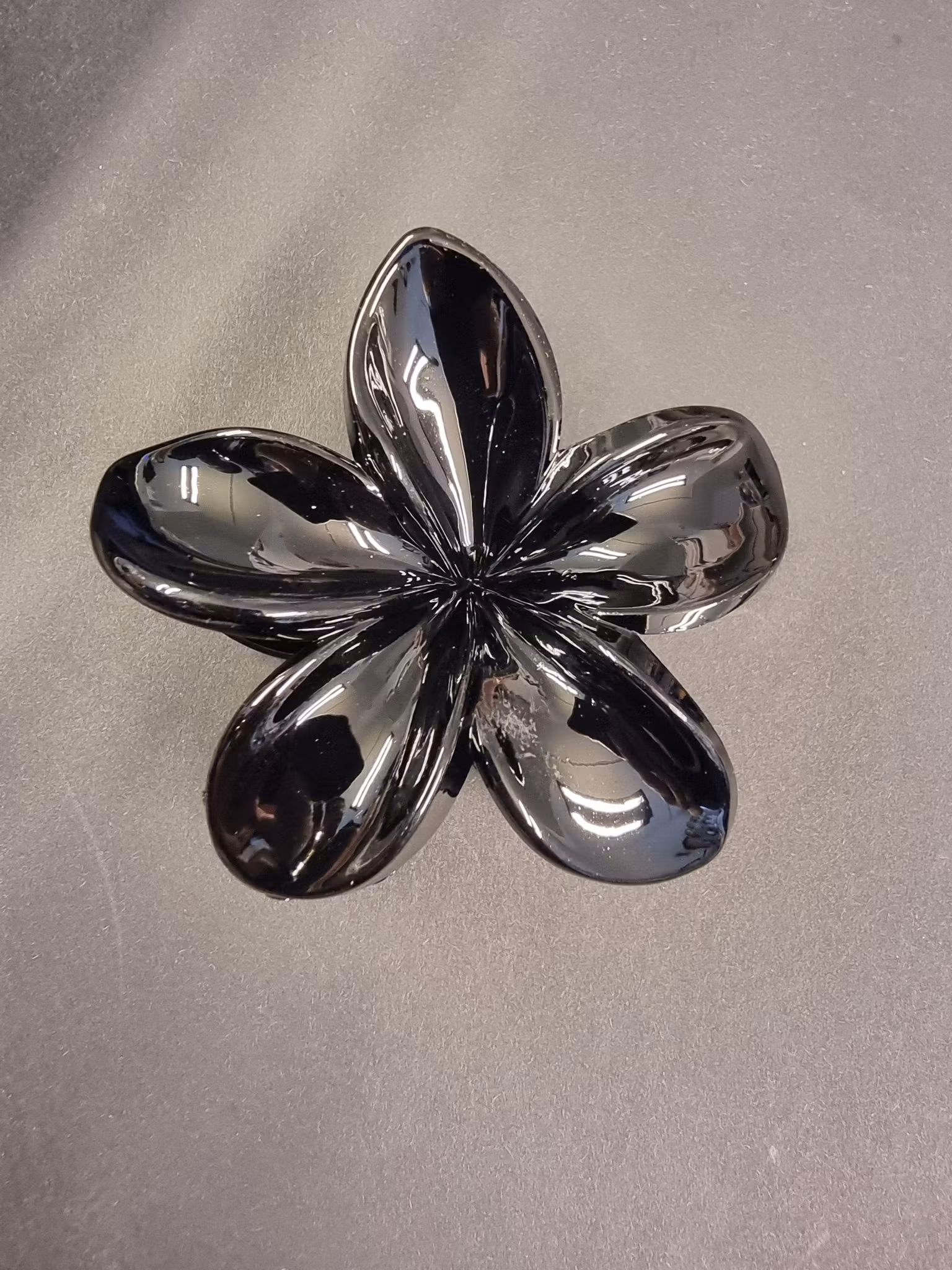 Blomformad Hårklämma – Elegant & Skonsam Styling