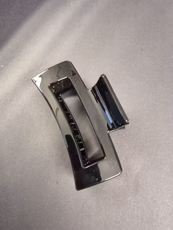 Hårklämma 9 cm – Stark, skonsam och perfekt för vardagsstyling