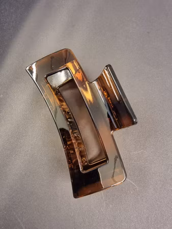 Hårklämma 9 cm – Stark, skonsam och perfekt för vardagsstyling