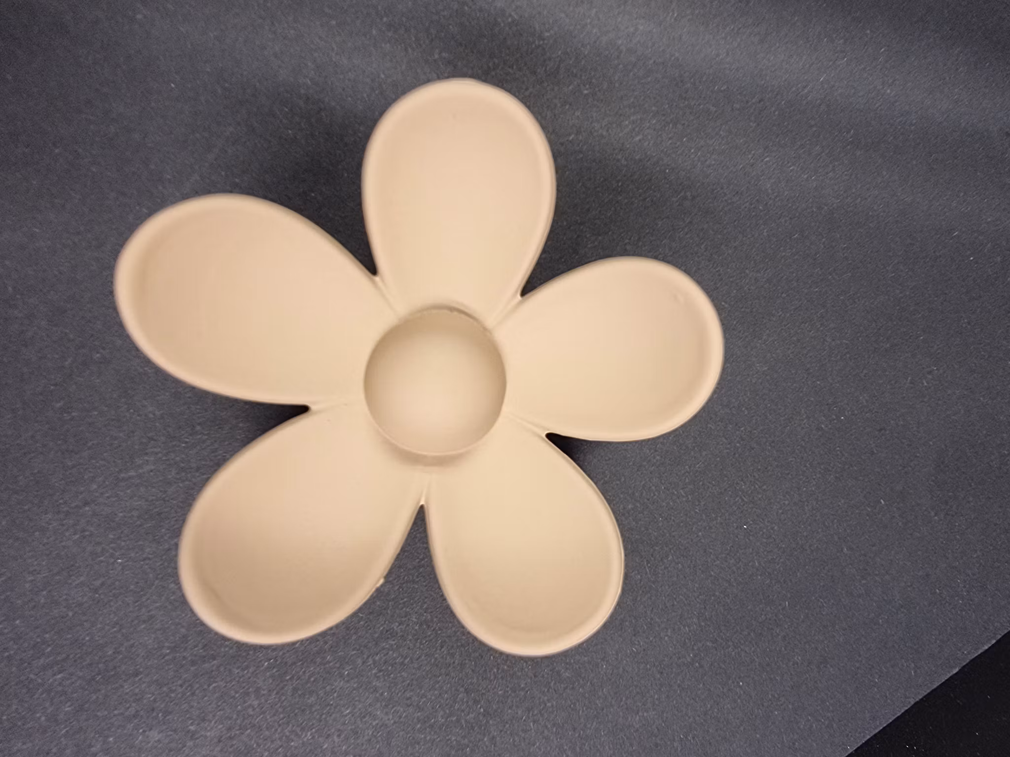 Blomformad Hårklämma – Elegant & Skonsam Styling