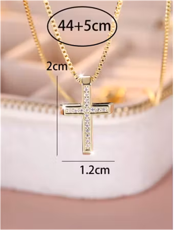 Guldfärgat Kors med Cubic Zirconia – gnistrande elegans till varje outfit