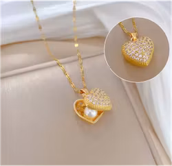 Stilrent halsband med hjärta och pärlglans