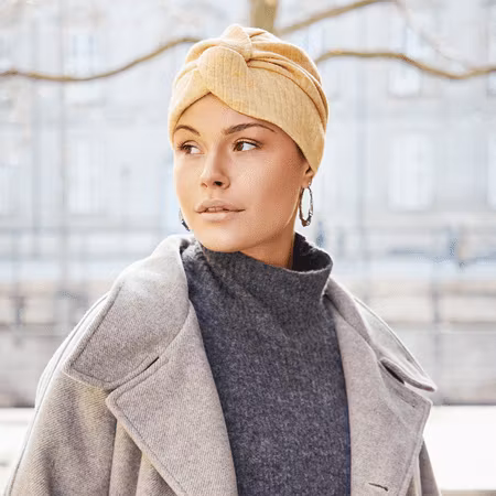 Hoc‑Lilly Turban – mjuk höstmodell med justerbar knut