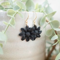 ÖRHÄNGEN BLACK DAISY