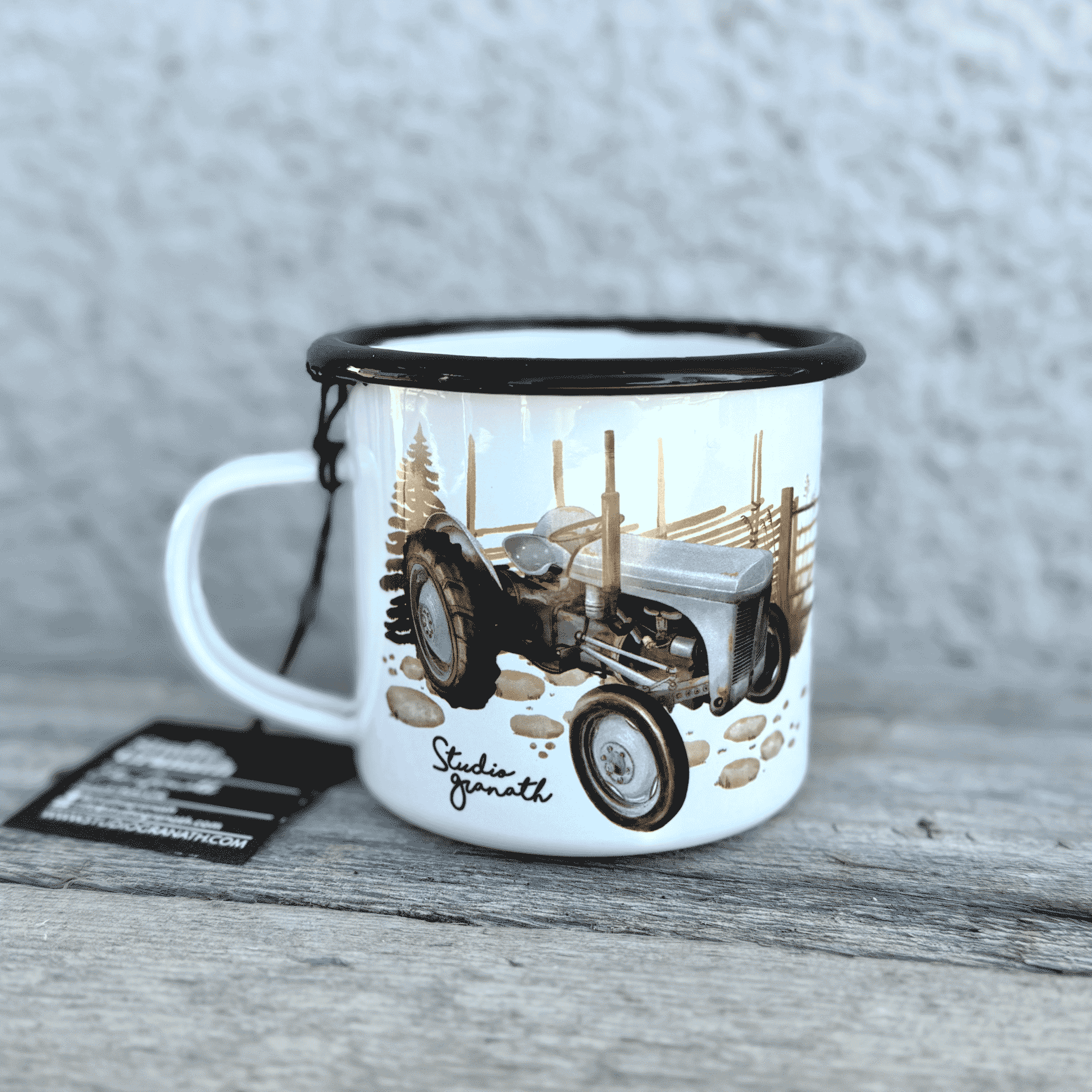 EMALJMUGG GAMMTRAKTOR'N