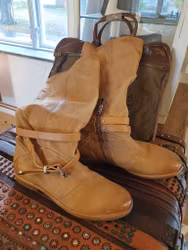 Ursnygga skinn stövlar calvados