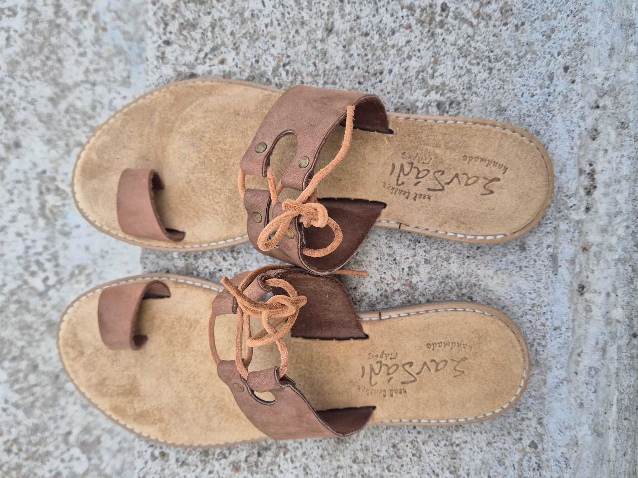 Handgjorda skinnsandaler med gummisula st 38