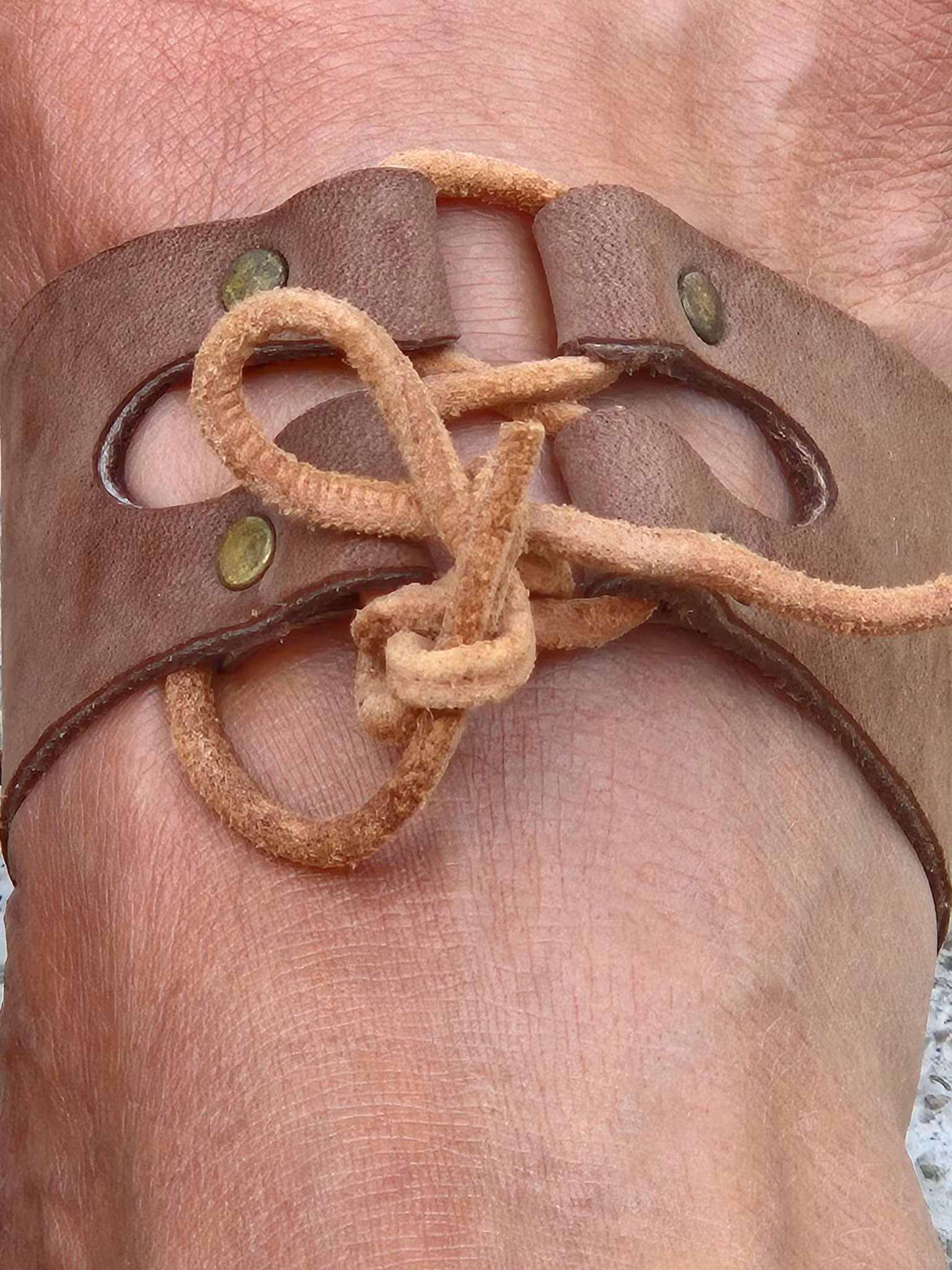 Handgjorda skinnsandaler med gummisula st 41
