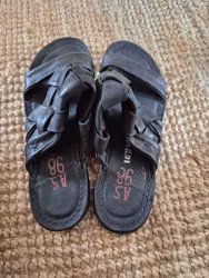 Svart skinn sandal st 37