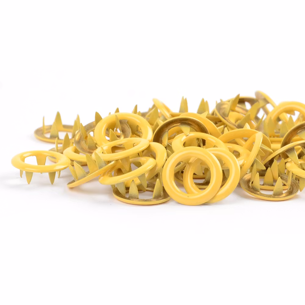 Sunshine yellow metalltrykknapp Tygdrømmar - 10 stk