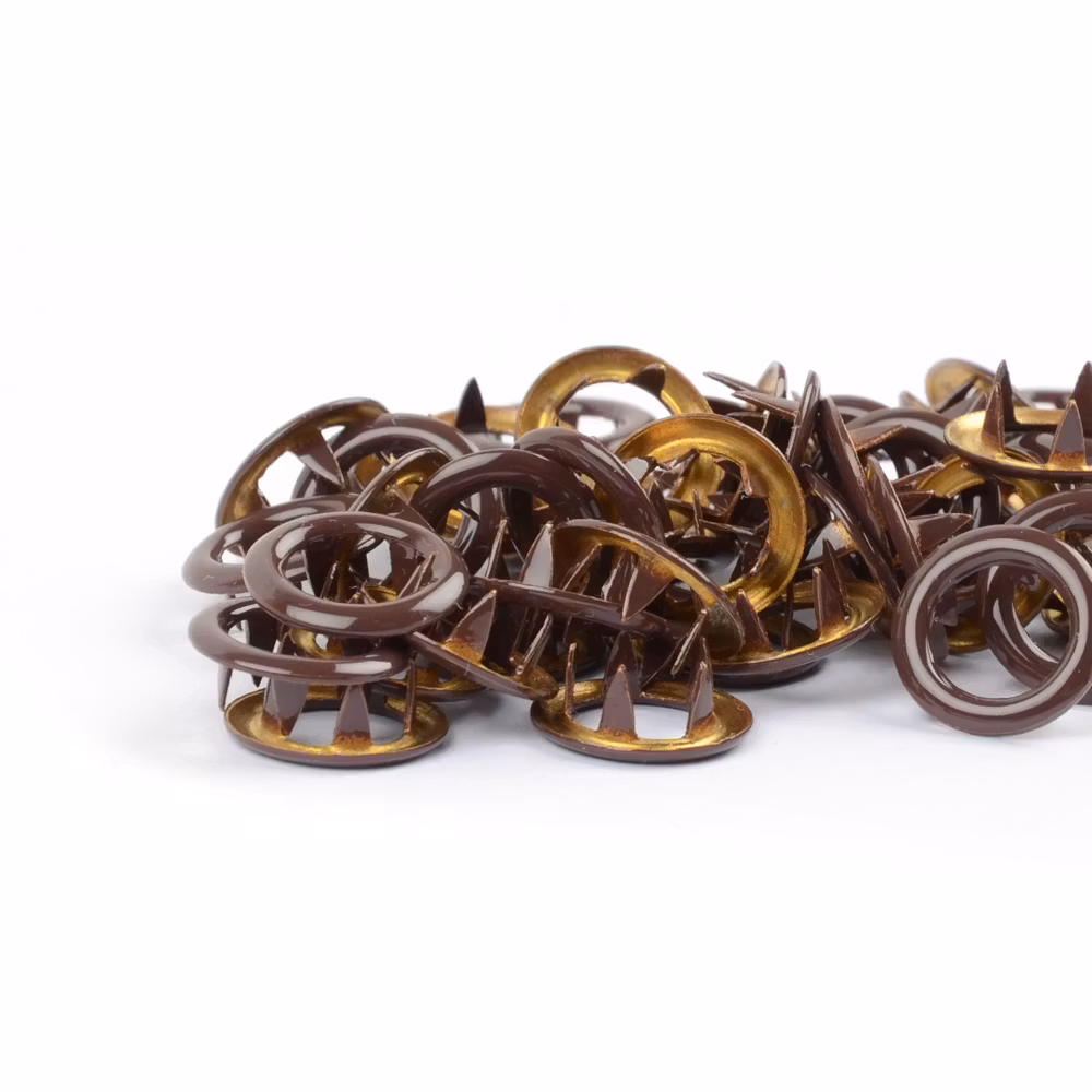 Brown metalltrykknapp Tygdrømmar - 10 stk