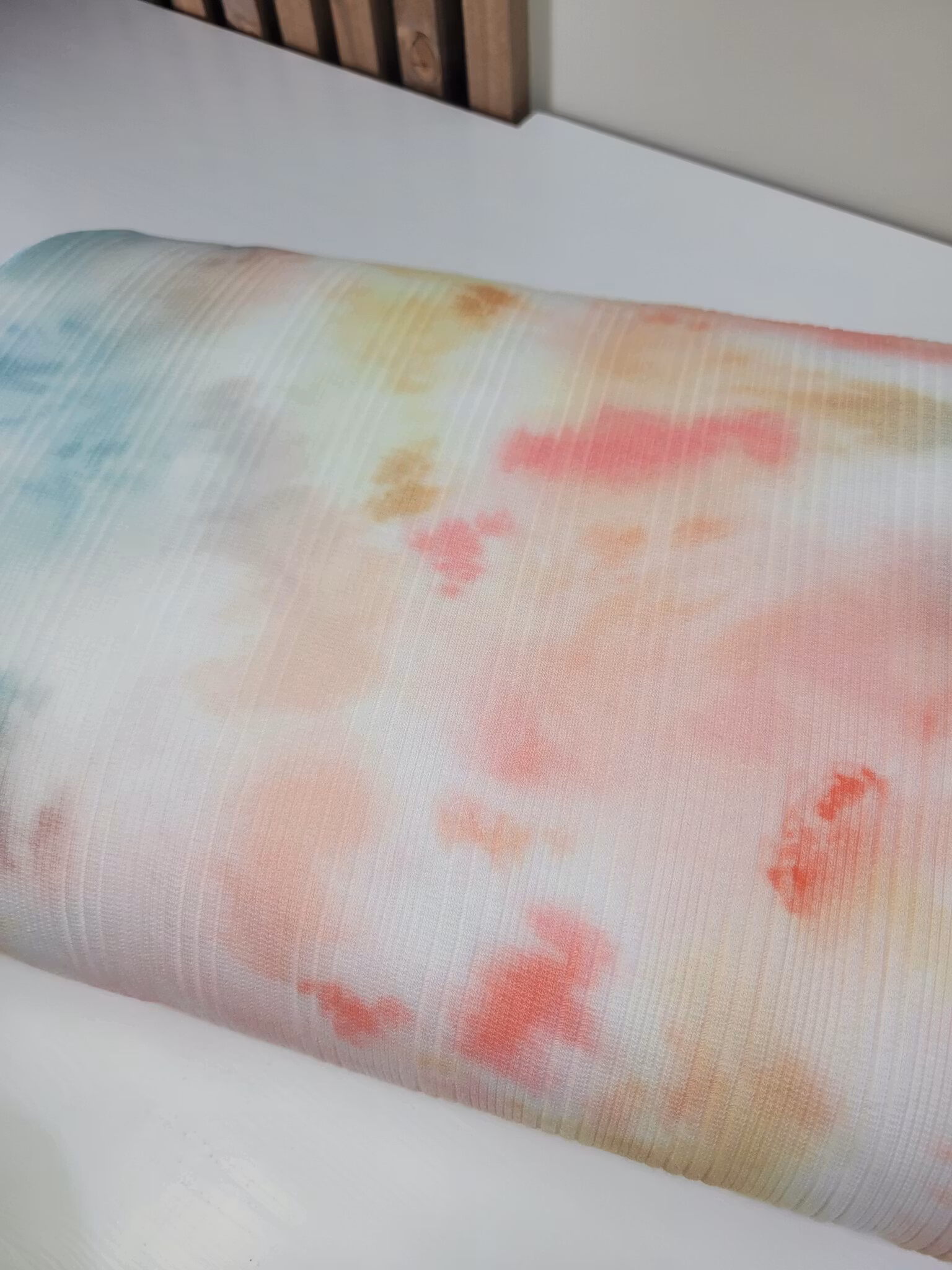 Pastel tiedye uregelmessig ribbjersey