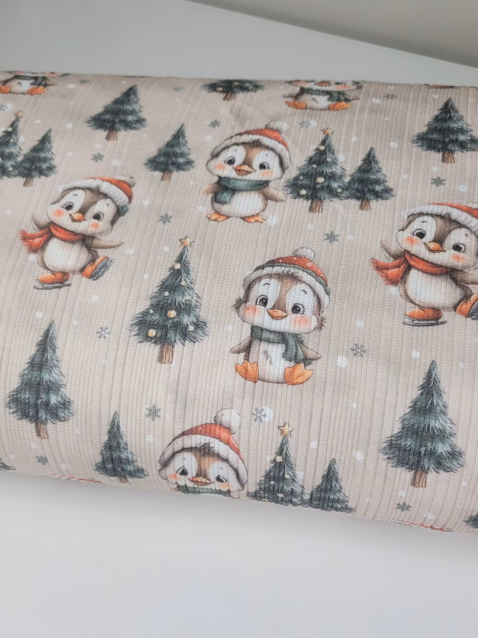Pingu feirer jul uregelmessig ribbjersey