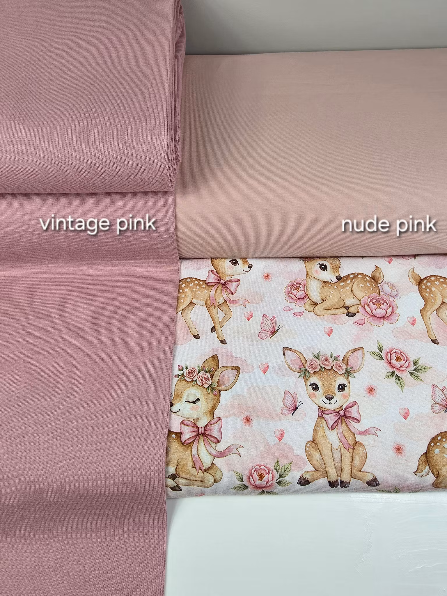Dådyr i blomstereng rosa jersey