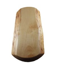 Björkskärbräda med naturliga kanter och svängda kortsidor 36x20 cm