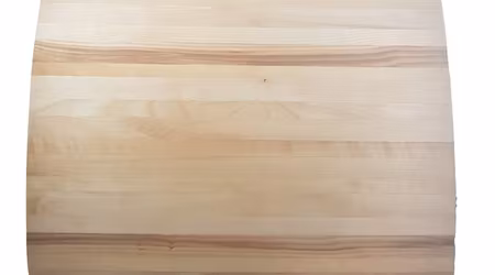 Stavlimmad skärbräda i björk med svängda kortsidor 53x39x6 cm