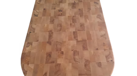 Stor ändträskärbräda av björk med infrästa handtag 58x35cm