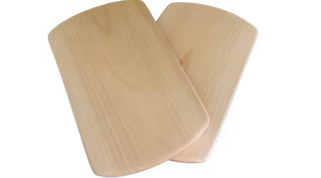 Smörgåsbrickor av björk ca 22x12 cm. Säljes i par