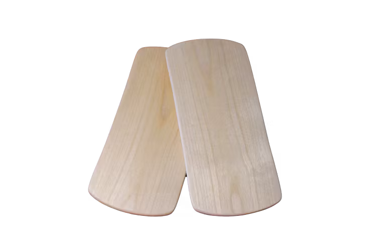 Två stycken fina smörgåsbrickor av björk