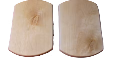 Två smörgåsbrickor av björk ca 22x15 cm