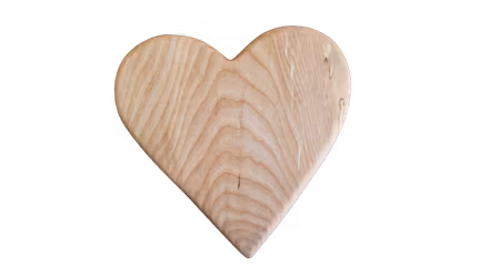 Härligt hjärtformad smörgåsbricka av björk 18x18 cm