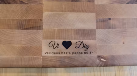 Stor ändträskärbräda av björk 49x31cm inklusive lasergravyr