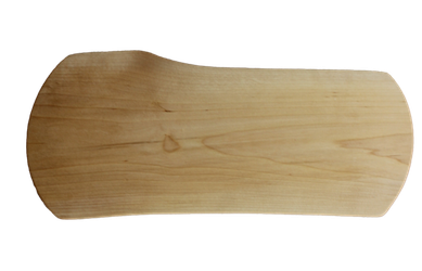 Lång björkskärbräda med naturliga kanter och svängda kortsidor 49x18 cm