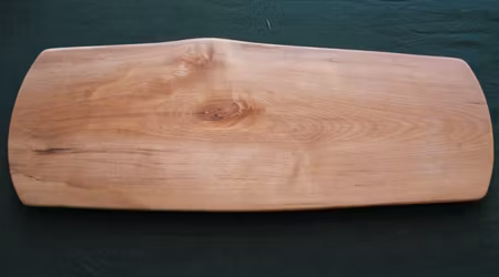 Naturligt vackert serveringsfat i björk 42x14 cm