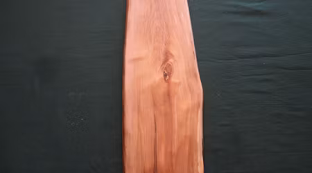 Naturligt vackert serveringsfat i björk 42x14 cm
