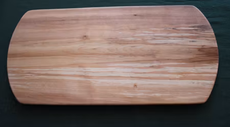 Serveringsfat av lätt rötad björk 37x17 cm