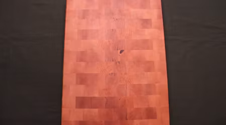 Stor björkskärbräda tillverkad av ändträ 44 x 31 cm