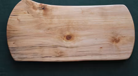 Unikt serveringsfat av björk ca 34x15 cm