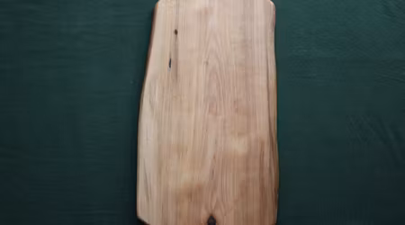 Fint handgjort serveringsfat i björk 33 x 16 cm