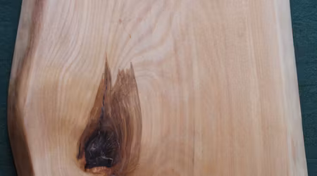 Unik liten björkskärbräda med svängda kortsidor 31x21 cm