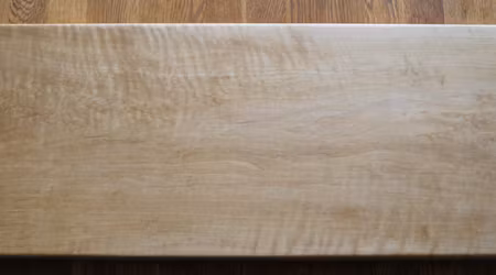 Klassisk massiv skärbräda av flambjörk 66x27,5 cm