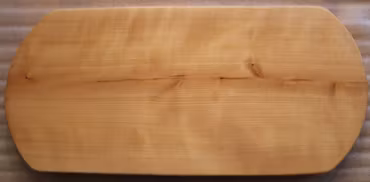 Unik björkskärbräda med svängda kortsidor 46x21 cm