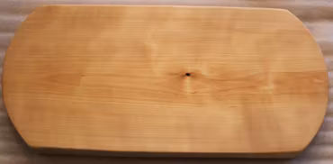 Unik björkskärbräda med svängda kortsidor 46x21 cm