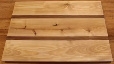 Stor stavlimmad björk och ekskärbräda med vinklade kanter 49x35 cm