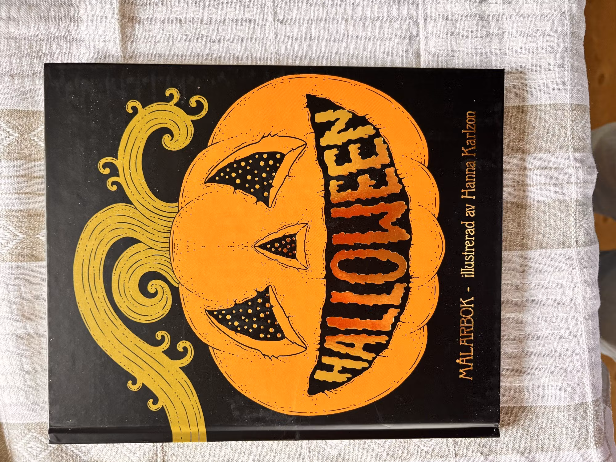 Böcker och pyssel - Konst&Hantverkstorget