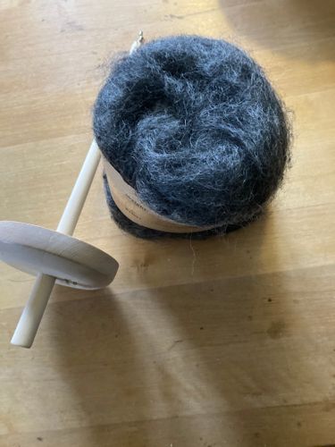 Kit med slända och kardflor.