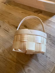 Rund fin spånkorg.