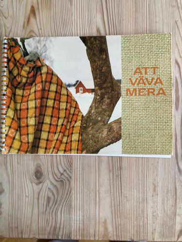 Att väva mera.Häftad med spiral.