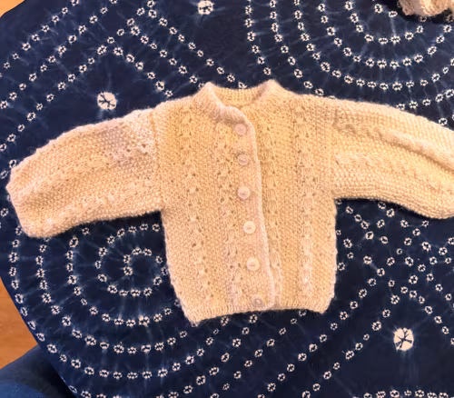 Barnkofta i ull ca 4-5 mån.