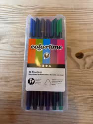 Set med 12 st fineliner.Vatten beständig