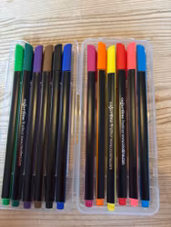 Set med 12 st fineliner.Vatten beständig